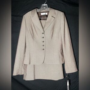 TAHARI ARTHUR S. LEVINE Beige/Brown  Skirt Suit STYLE 0280M810  2pc  Size 8 NWT
